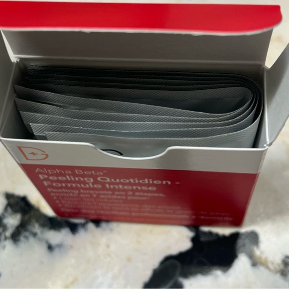 Dr Dennis Gross Cleansing Oil and Daily Peel Set - Picture 6 of 6